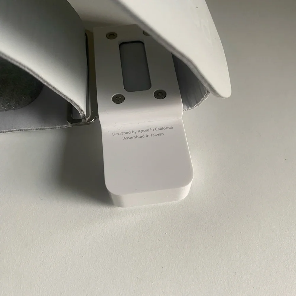 Apple White Armband with Green Box